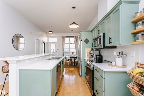 503 9503 101 Avenue, Edmonton, AB - Indoor Photo Showing Kitchen With Upgraded Kitchen