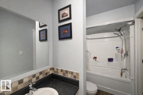 18607 66 Avenue Nw, Edmonton, AB - Indoor Photo Showing Bathroom