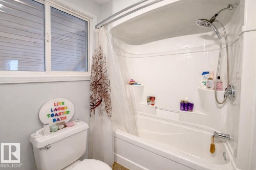 18607 66 Avenue Nw, Edmonton, AB - Indoor Photo Showing Bathroom