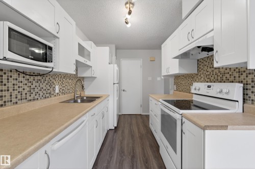 E 16315 89 Avenue, Edmonton, AB - Indoor Photo Showing Kitchen With Double Sink