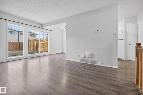 E 16315 89 Avenue, Edmonton, AB - Indoor Photo Showing Other Room