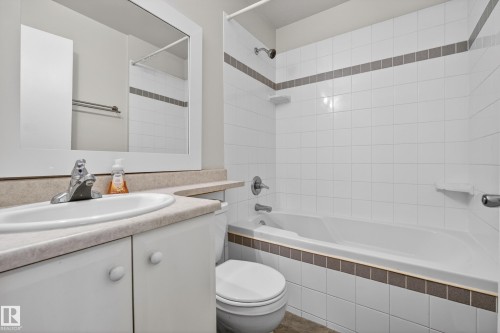 E 16315 89 Avenue, Edmonton, AB - Indoor Photo Showing Bathroom