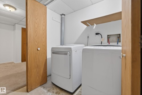 E 16315 89 Avenue, Edmonton, AB - Indoor Photo Showing Laundry Room
