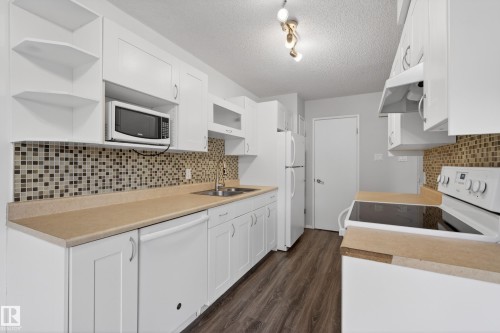E 16315 89 Avenue, Edmonton, AB - Indoor Photo Showing Kitchen With Double Sink