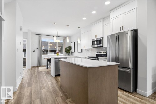 535 Paterson Way, Edmonton, AB - Indoor Photo Showing Kitchen With Upgraded Kitchen