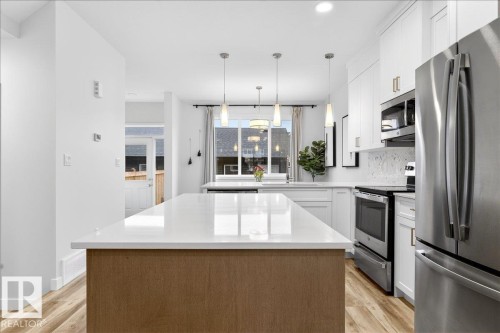 535 Paterson Way, Edmonton, AB - Indoor Photo Showing Kitchen With Upgraded Kitchen