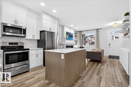 535 Paterson Way, Edmonton, AB - Indoor Photo Showing Kitchen With Upgraded Kitchen