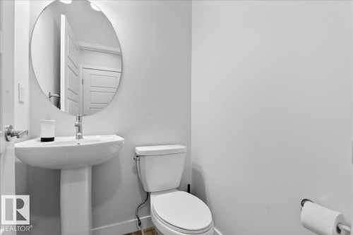 535 Paterson Way, Edmonton, AB - Indoor Photo Showing Bathroom