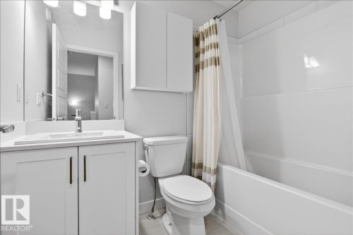 535 Paterson Way, Edmonton, AB - Indoor Photo Showing Bathroom