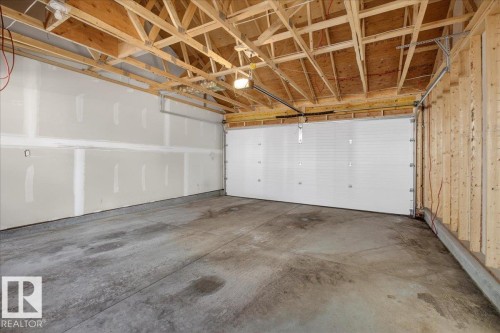 535 Paterson Way, Edmonton, AB - Indoor Photo Showing Garage