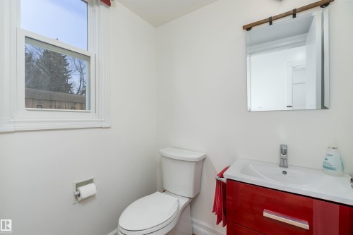 123 Westridge Road, Edmonton, AB - Indoor Photo Showing Bathroom
