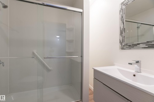 123 Westridge Road, Edmonton, AB - Indoor Photo Showing Bathroom