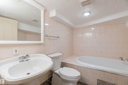 123 Westridge Road, Edmonton, AB - Indoor Photo Showing Bathroom
