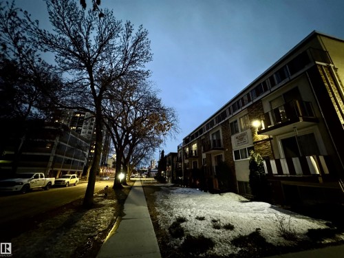 18 10616 123 Street, Edmonton, AB - Outdoor
