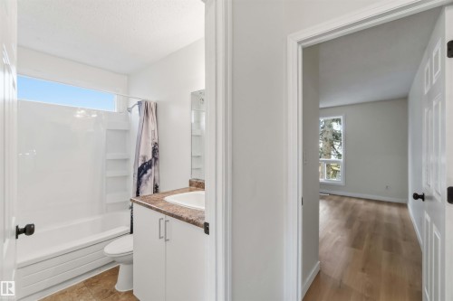 4636 37A Avenue, Edmonton, AB - Indoor Photo Showing Bathroom