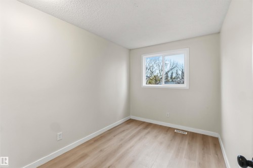 4636 37A Avenue, Edmonton, AB - Indoor Photo Showing Other Room