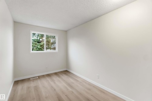 4636 37A Avenue, Edmonton, AB - Indoor Photo Showing Other Room