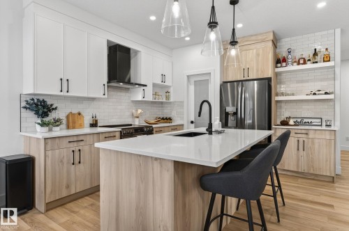 127 Hilton Cove, Spruce Grove, AB - Indoor Photo Showing Kitchen With Upgraded Kitchen