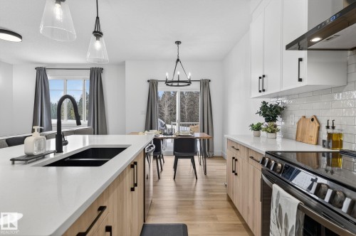127 Hilton Cove, Spruce Grove, AB - Indoor Photo Showing Kitchen With Double Sink With Upgraded Kitchen