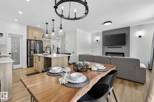 127 Hilton Cove, Spruce Grove, AB - Indoor Photo Showing Dining Room