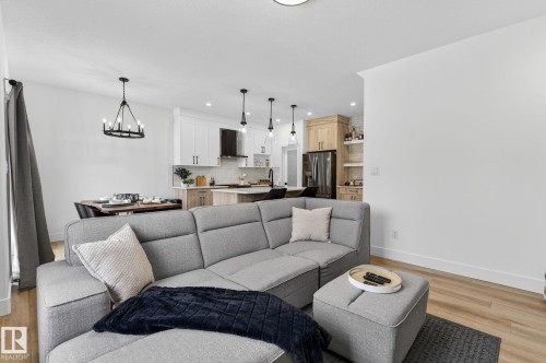127 Hilton Cove, Spruce Grove, AB - Indoor Photo Showing Living Room