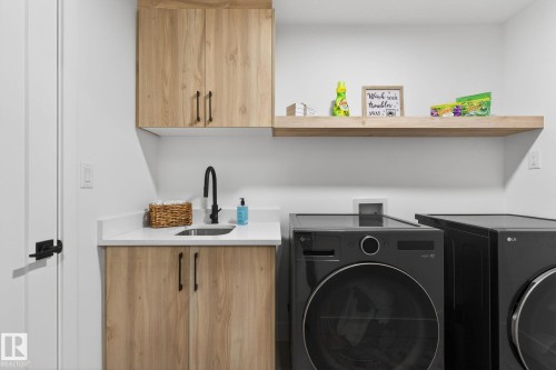 127 Hilton Cove, Spruce Grove, AB - Indoor Photo Showing Laundry Room