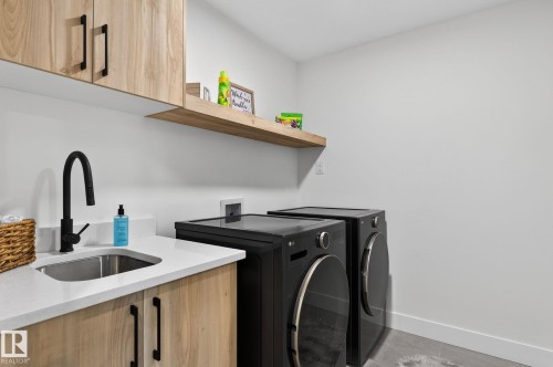 127 Hilton Cove, Spruce Grove, AB - Indoor Photo Showing Laundry Room