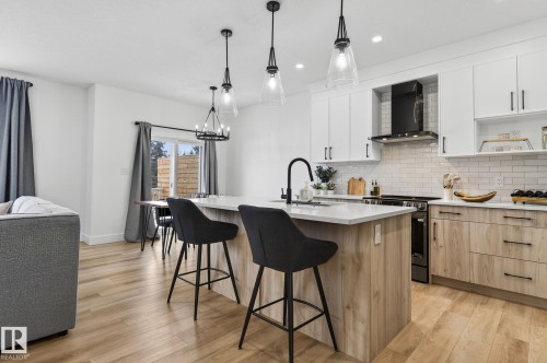 127 Hilton Cove, Spruce Grove, AB - Indoor Photo Showing Kitchen With Upgraded Kitchen