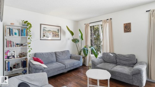 36 10453 20 Avenue, Edmonton, AB - Indoor Photo Showing Living Room