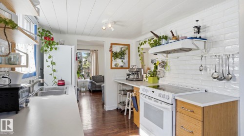 36 10453 20 Avenue, Edmonton, AB - Indoor Photo Showing Kitchen With Double Sink