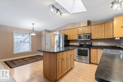 42 Rim Road, Edmonton, AB - Indoor Photo Showing Kitchen