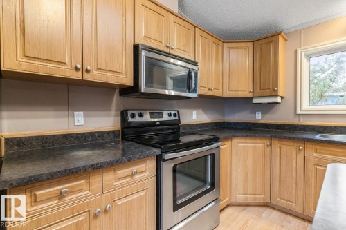 42 Rim Road, Edmonton, AB - Indoor Photo Showing Kitchen
