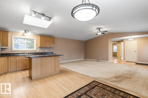 42 Rim Road, Edmonton, AB - Indoor Photo Showing Kitchen