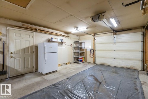 42 Rim Road, Edmonton, AB - Indoor Photo Showing Garage