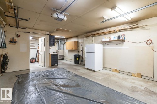 42 Rim Road, Edmonton, AB - Indoor Photo Showing Garage