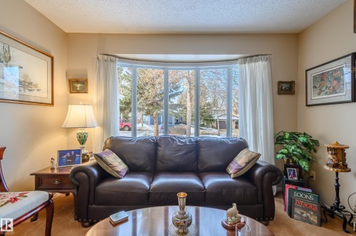 45 Wimbleton Crescent, St. Albert, AB - Indoor Photo Showing Living Room