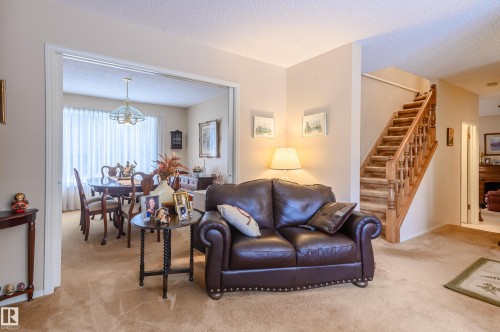 45 Wimbleton Crescent, St. Albert, AB - Indoor Photo Showing Living Room