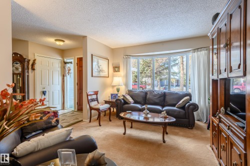 45 Wimbleton Crescent, St. Albert, AB - Indoor Photo Showing Living Room