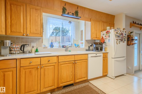 45 Wimbleton Crescent, St. Albert, AB - Indoor Photo Showing Kitchen