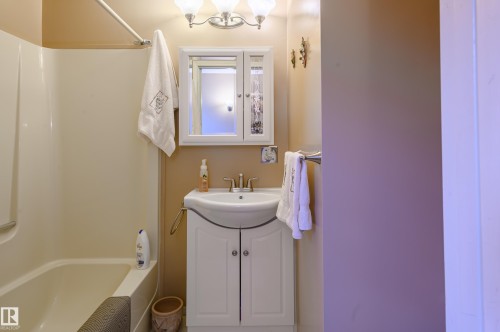 45 Wimbleton Crescent, St. Albert, AB - Indoor Photo Showing Bathroom