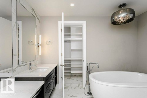 904 14105 West Block Drive, Edmonton, AB - Indoor Photo Showing Bathroom