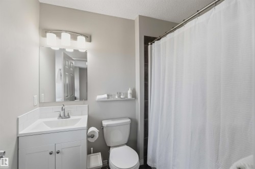 4750 Crabapple Run, Edmonton, AB - Indoor Photo Showing Bathroom