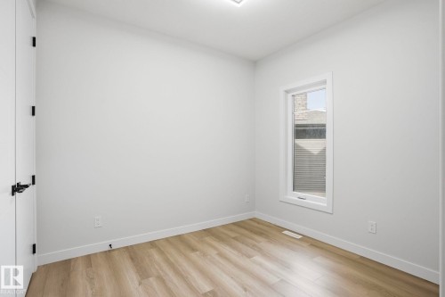 6716 Knox Crest Sw, Edmonton, AB - Indoor Photo Showing Other Room