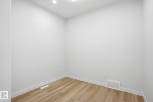 6716 Knox Crest Sw, Edmonton, AB - Indoor Photo Showing Other Room