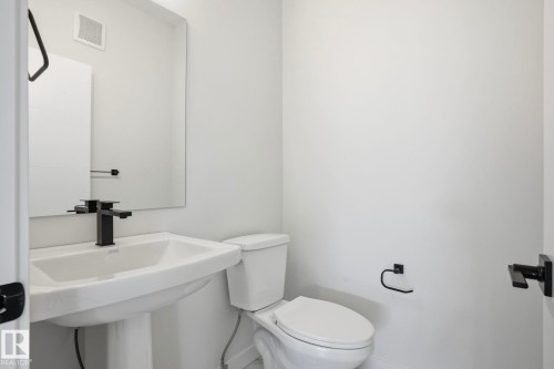 6716 Knox Crest Sw, Edmonton, AB - Indoor Photo Showing Bathroom