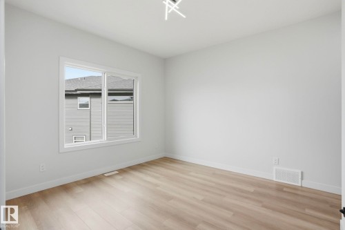 6716 Knox Crest Sw, Edmonton, AB - Indoor Photo Showing Other Room