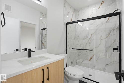 6716 Knox Crest Sw, Edmonton, AB - Indoor Photo Showing Bathroom