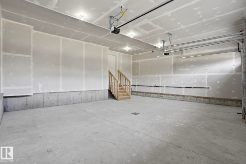 6716 Knox Crest Sw, Edmonton, AB - Indoor Photo Showing Garage