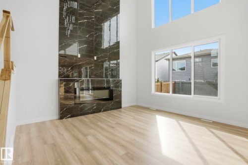 6716 Knox Crest Sw, Edmonton, AB - Indoor Photo Showing Other Room
