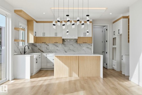 6716 Knox Crest Sw, Edmonton, AB - Indoor Photo Showing Kitchen